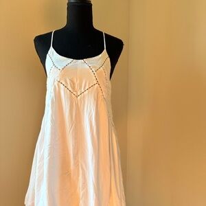 **LULU'S* White Embroidered Tank Top Size Small